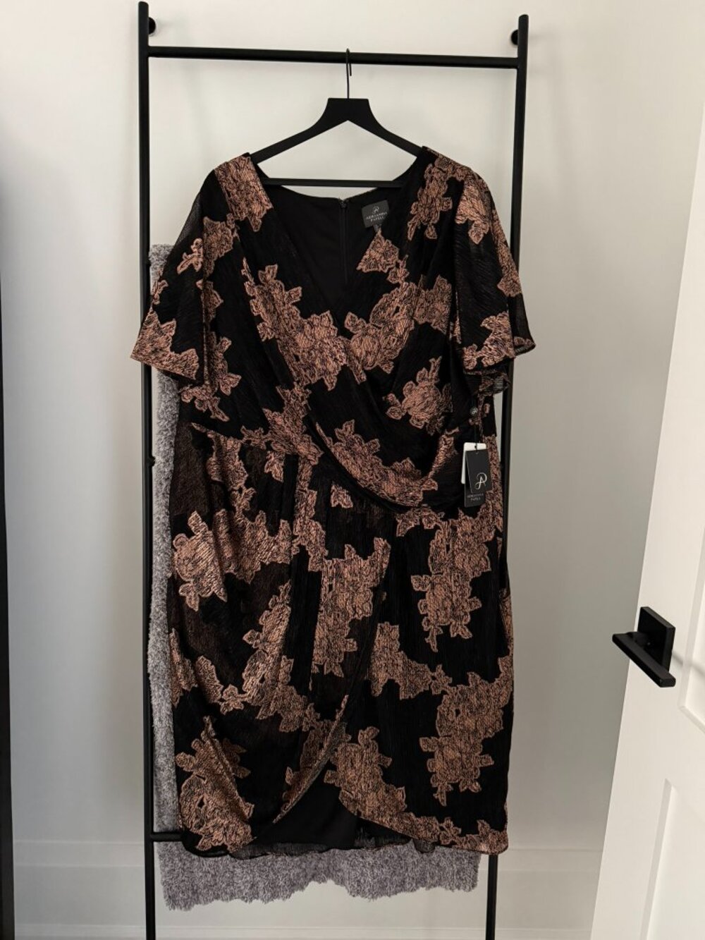 Adrianna Papell Black/Bronze Plus Size Cocktail Dress - Size 22 - NWT!